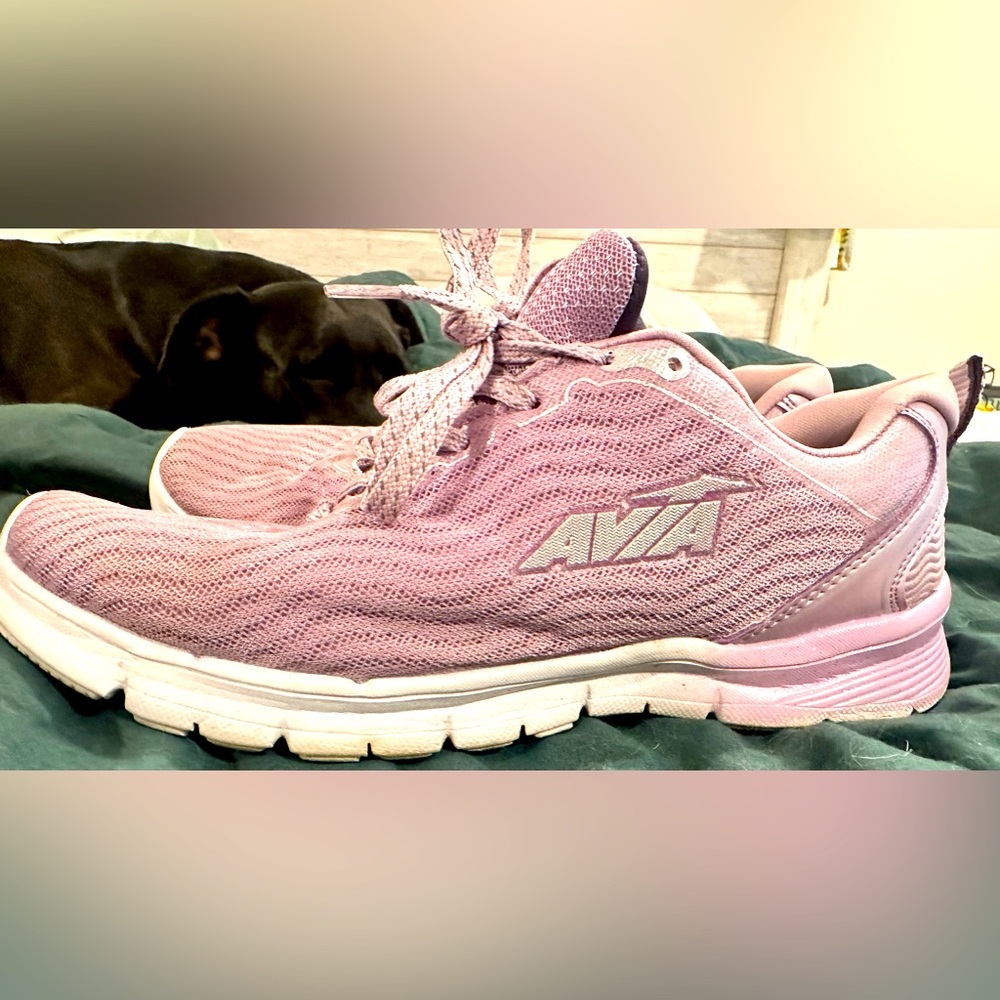 Hardly worn Avis walking shoes.